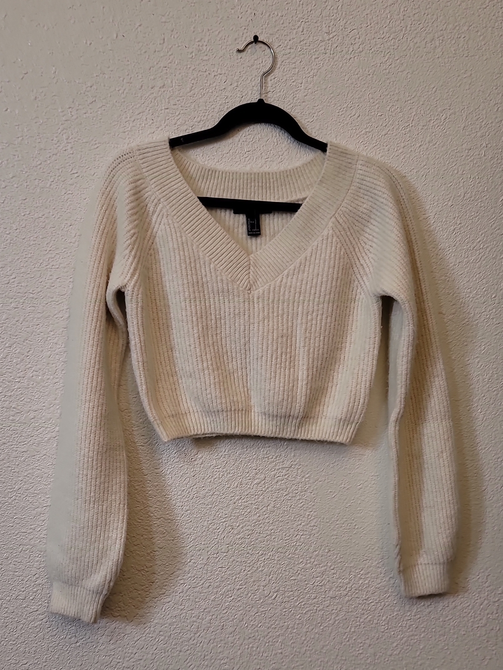 Forever 21 Cream Ribbed V-Neck Cropped Sweater